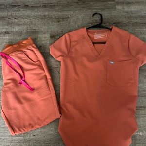 FIGS terracota small scrub set